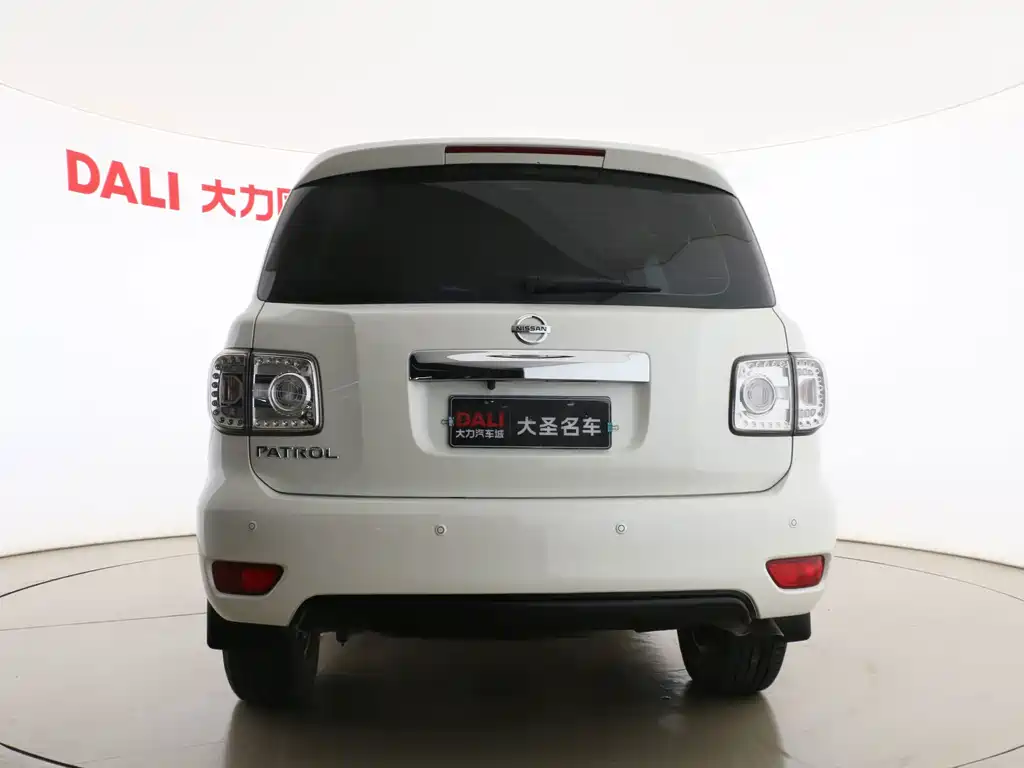 Nissan Patrol — миниатюра 14