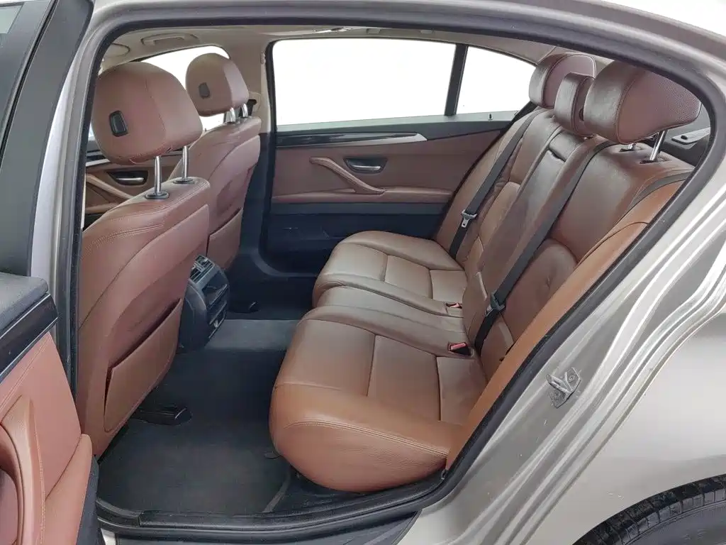 BMW 5 Series — миниатюра 15