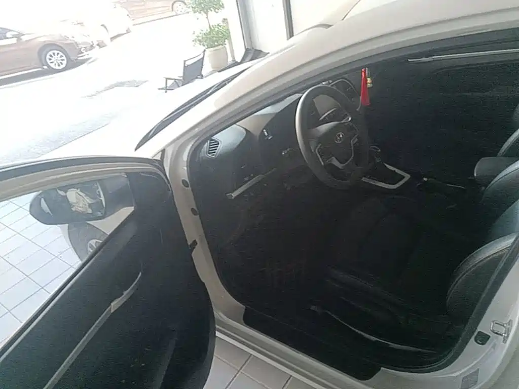 Hyundai Elantra — миниатюра 16