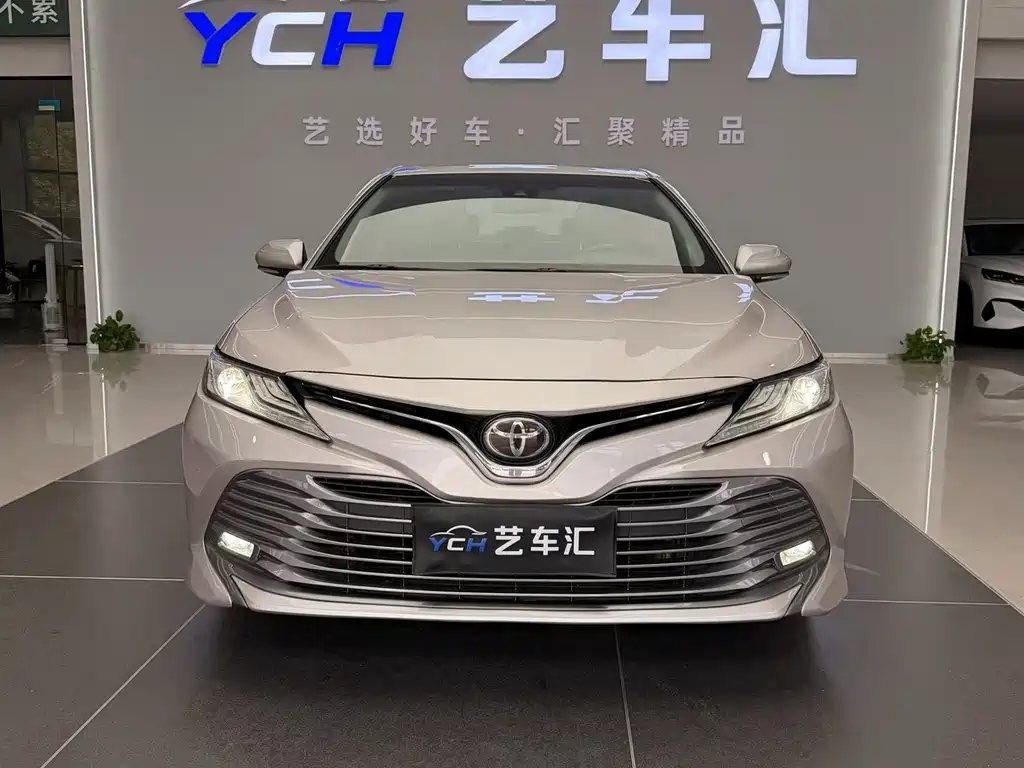 Toyota Camry — миниатюра 3