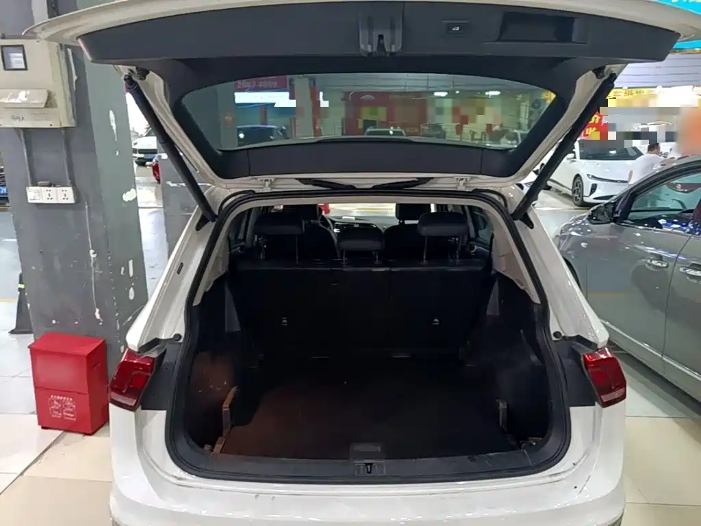 Volkswagen Tiguan L — миниатюра 19