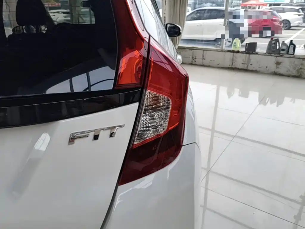 Honda Fit — миниатюра 8