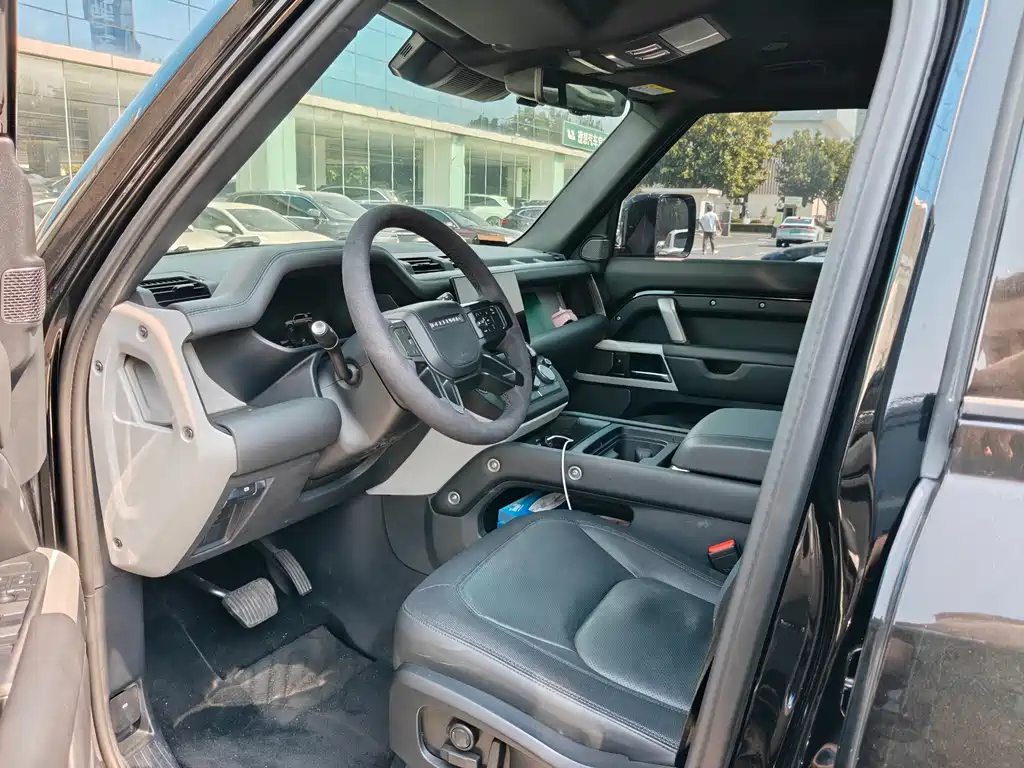 Land Rover Defender — миниатюра 6