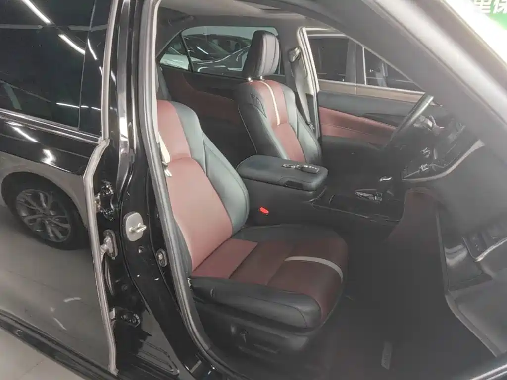Toyota Crown — миниатюра 25
