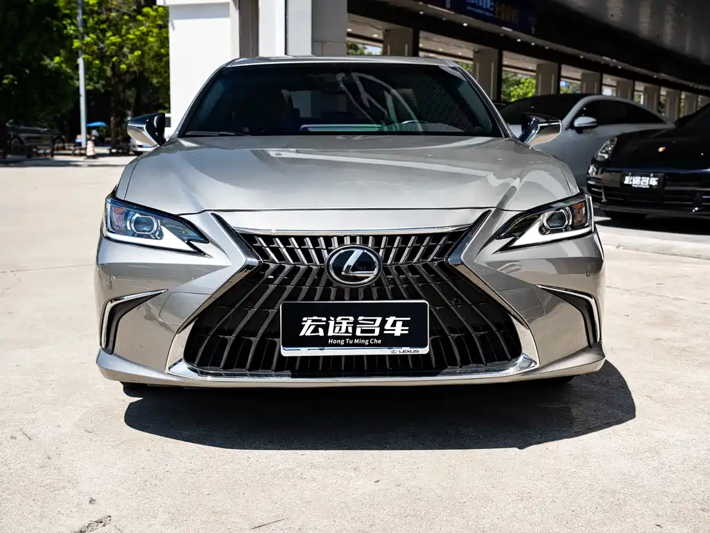 Lexus ES 2022 300h