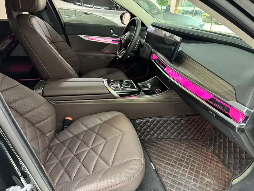 BMW 7 Series — миниатюра 7