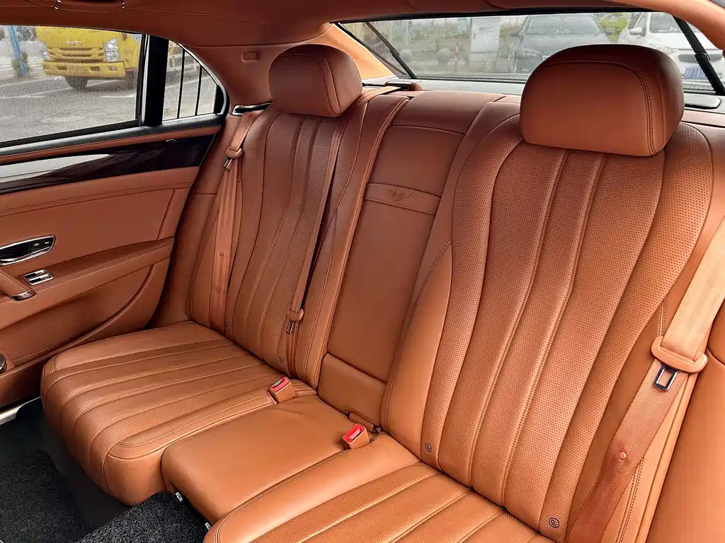 Bentley Flying Spur — миниатюра 13