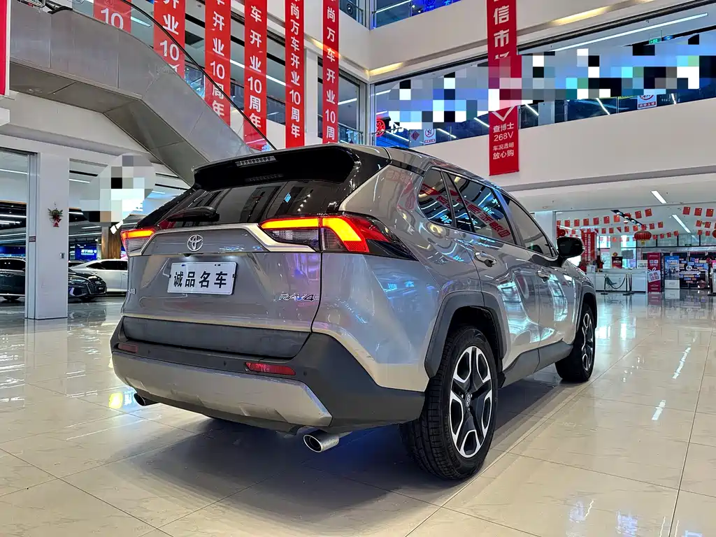 Toyota RAV4 — миниатюра 10