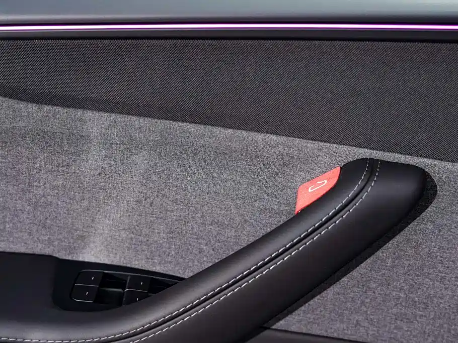 Tesla Model Y — миниатюра 27