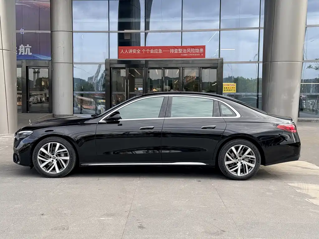 Mercedes-Benz E-Class — миниатюра 4