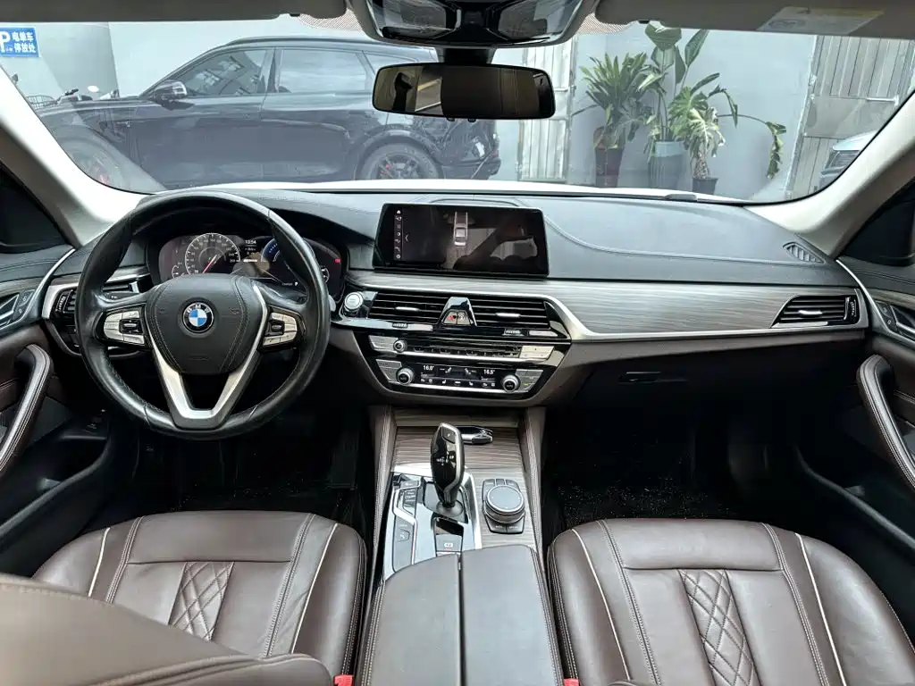 BMW 5 Series New Energy — миниатюра 4