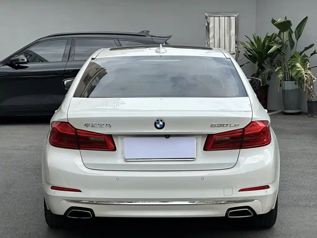 BMW 5 Series New Energy — миниатюра 8