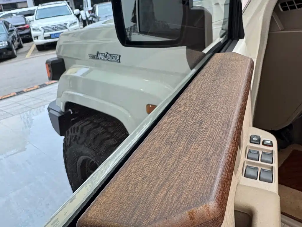 Toyota Land Cruiser LC76 2025 2.8T