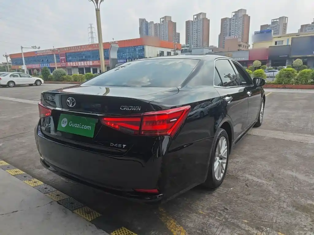 Toyota Crown — миниатюра 7