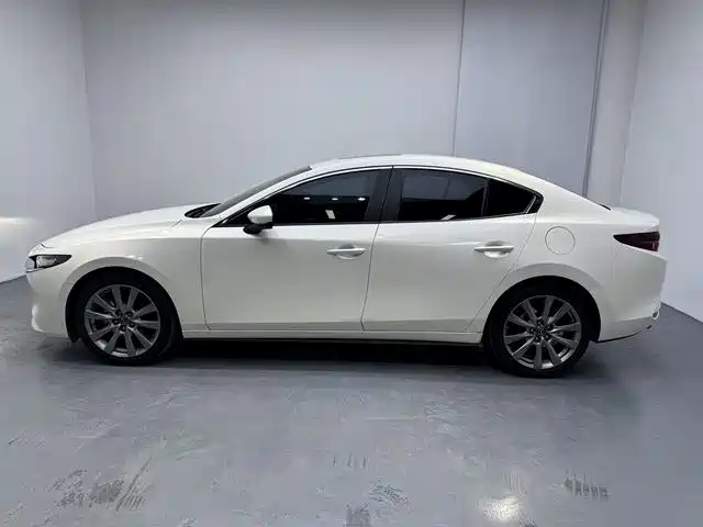 Mazda 3 Axela — миниатюра 8