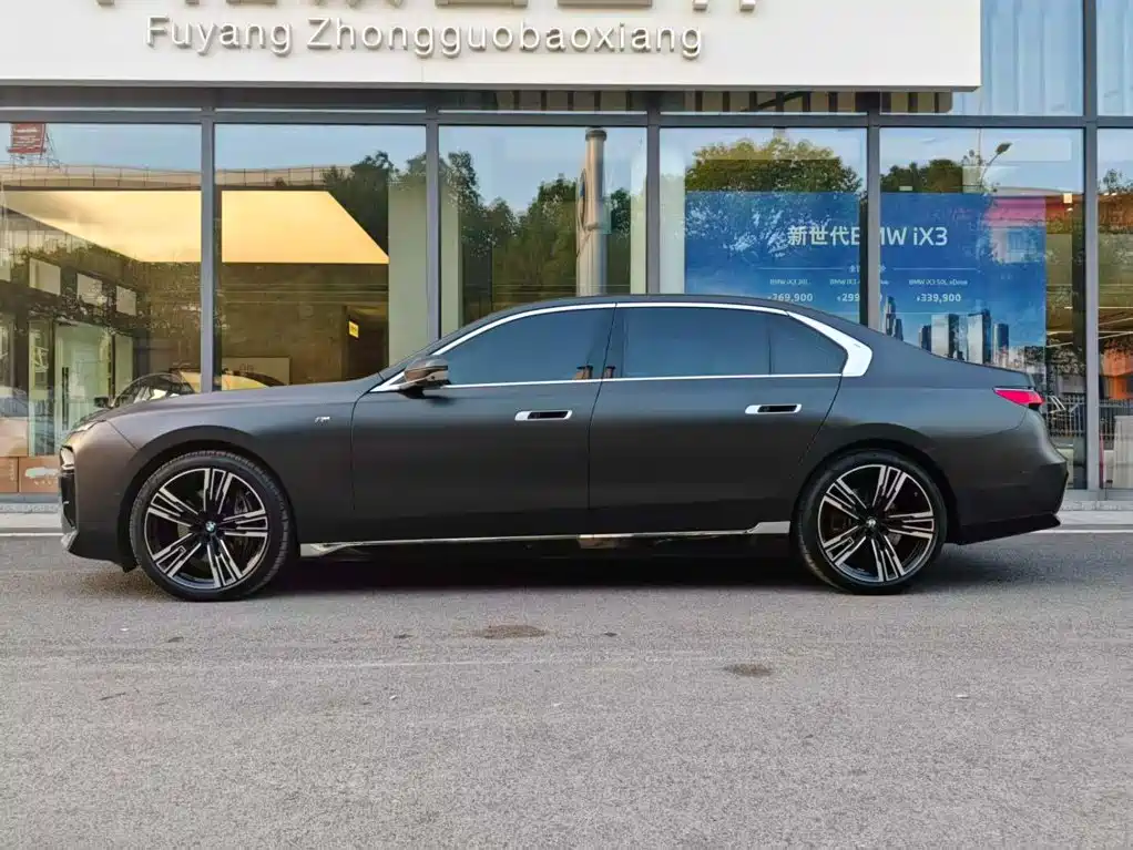 BMW 7 Series — миниатюра 4