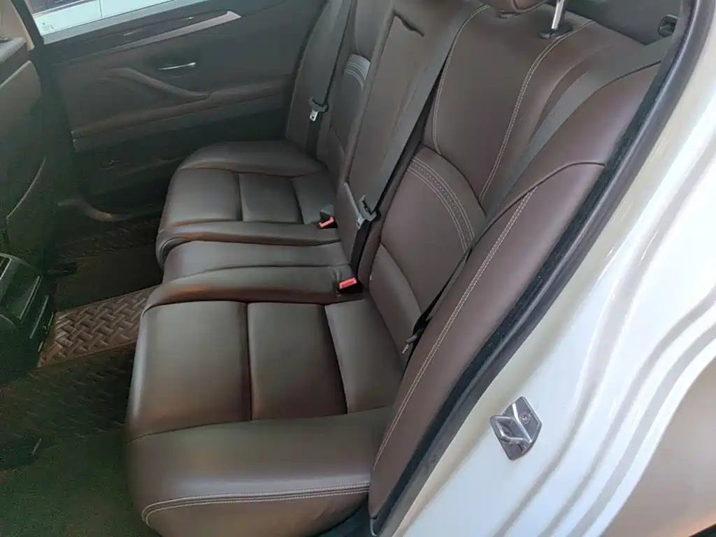 BMW 5 Series — миниатюра 17