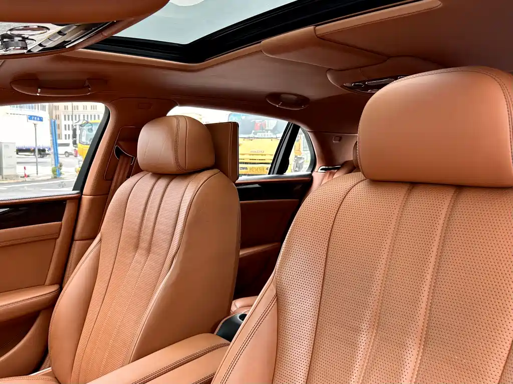 Bentley Flying Spur — миниатюра 9