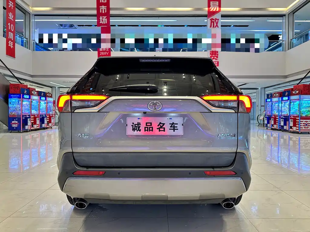 Toyota RAV4 — миниатюра 8