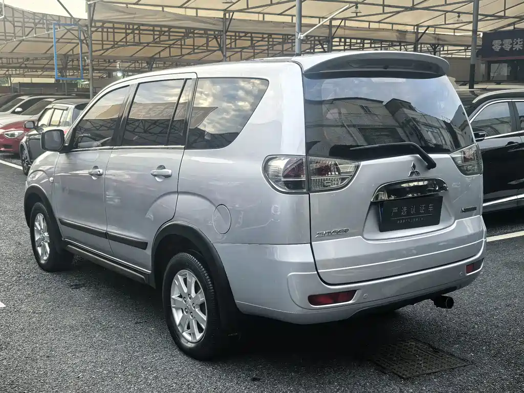Mitsubishi Zinger — миниатюра 4