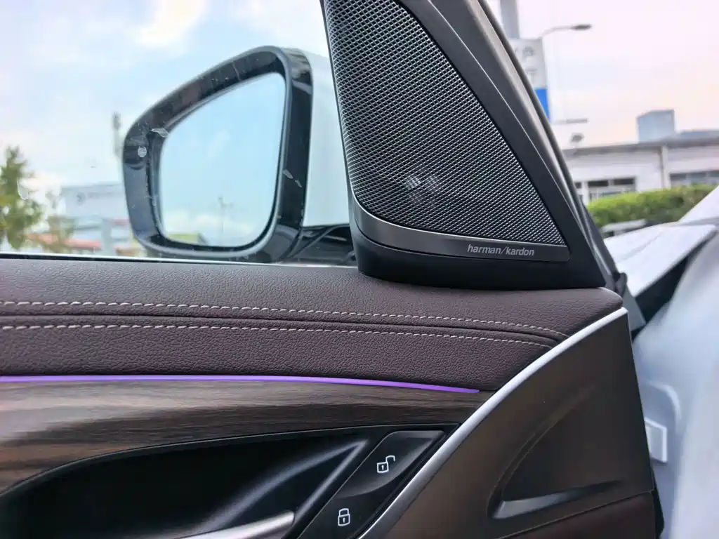 BMW 5 Series — миниатюра 6