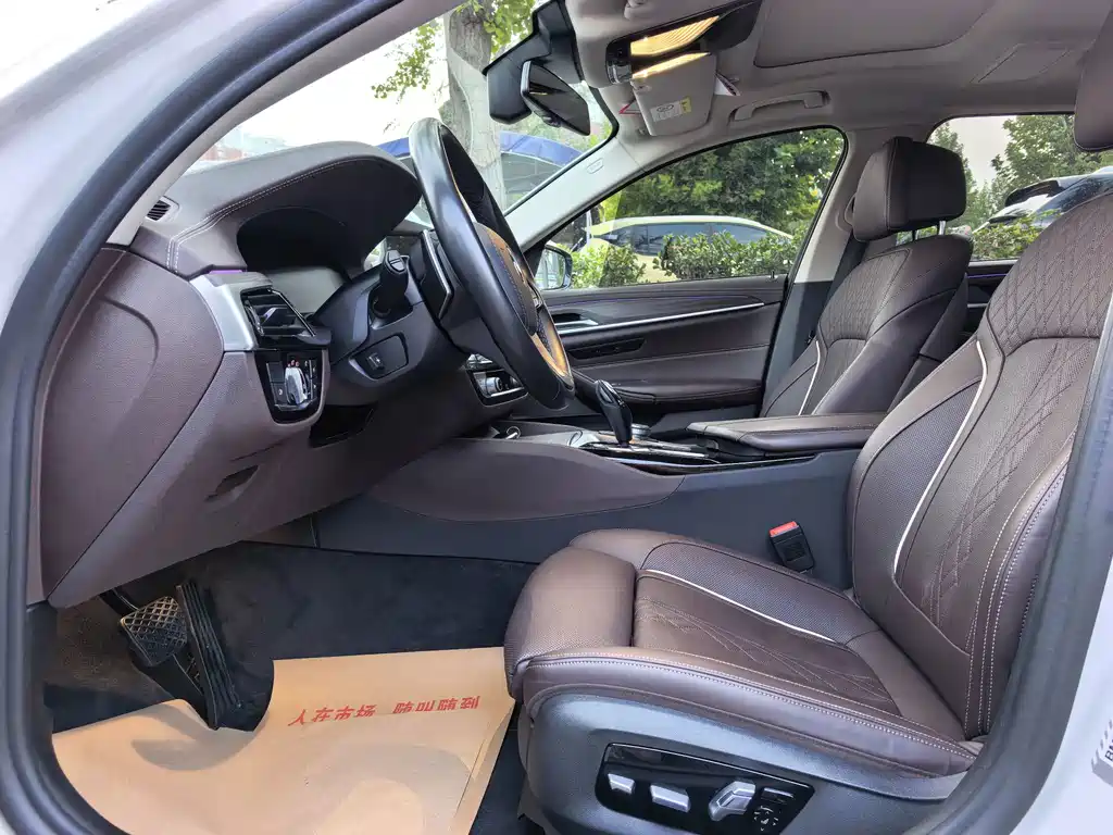 BMW 5 Series — миниатюра 10