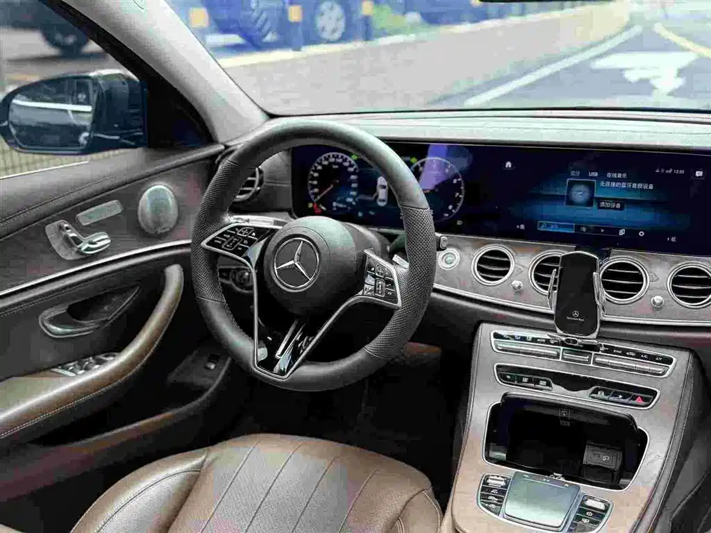 Mercedes-Benz E-Class — миниатюра 6