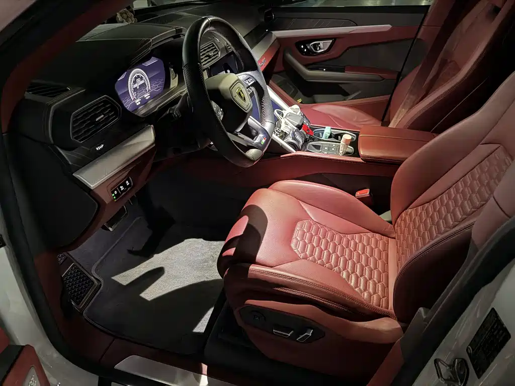 Lamborghini Urus — миниатюра 10
