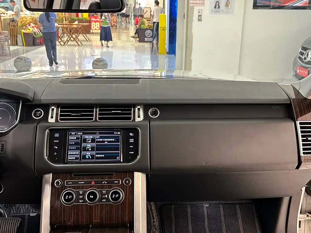Land Rover Range Rover — миниатюра 19