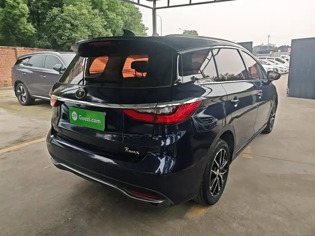 BYD MAX — миниатюра 7