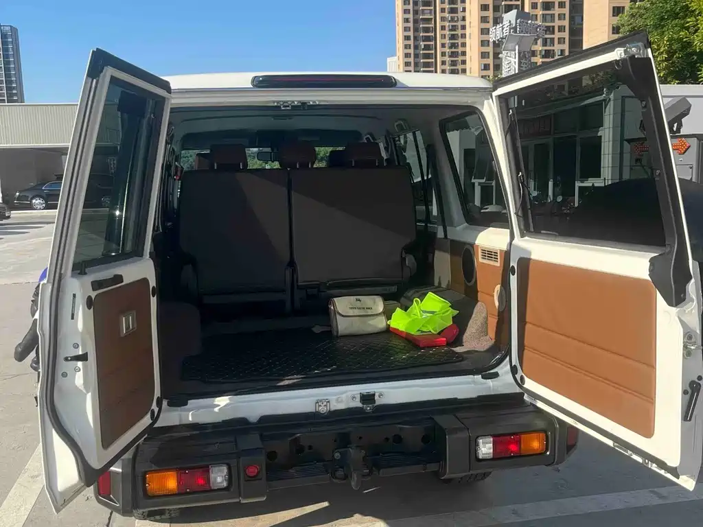 Toyota Land Cruiser — миниатюра 14