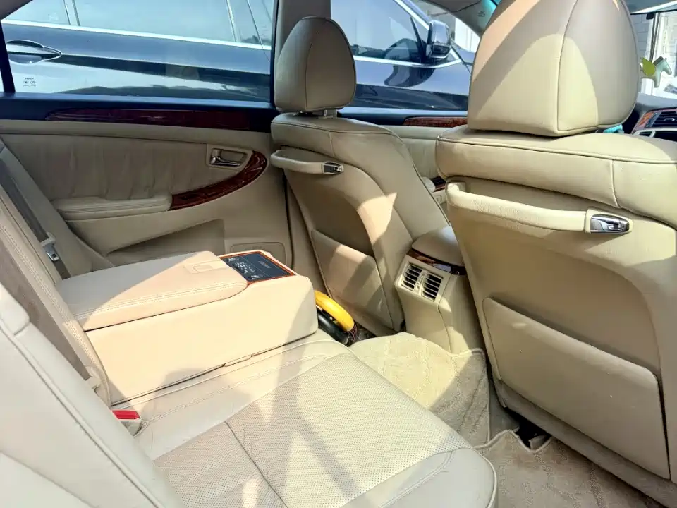 Toyota Crown — миниатюра 8