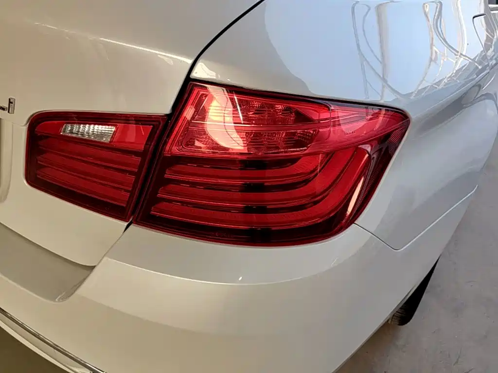 BMW 5 Series — миниатюра 8