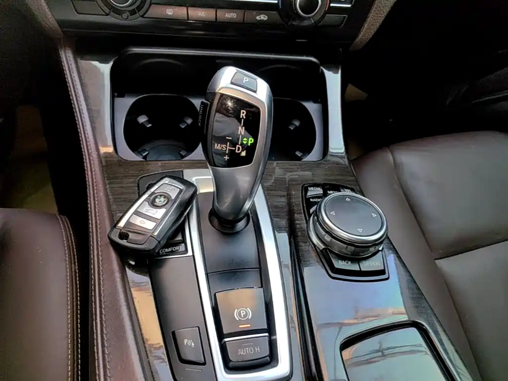 BMW 5 Series — миниатюра 14