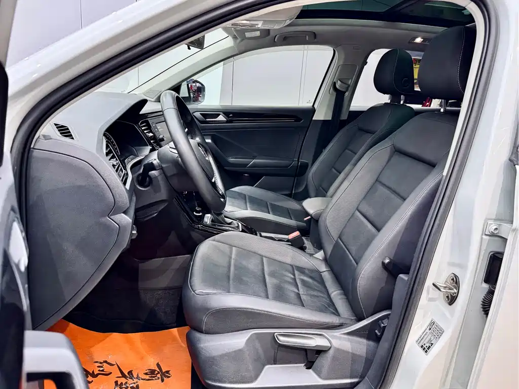 VOLKSWAGEN T ROC EXPLORING SONGS