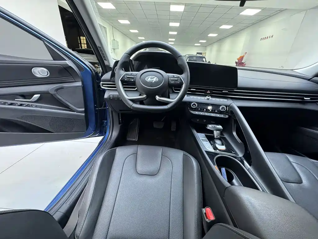 Hyundai Elantra — миниатюра 11