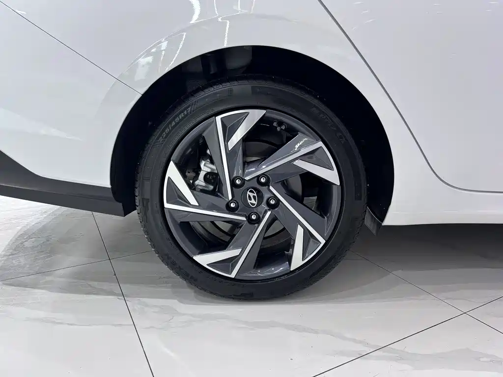Hyundai Elantra — миниатюра 19