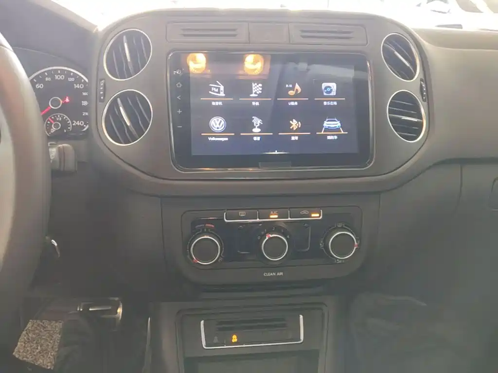 Volkswagen Tiguan — миниатюра 13