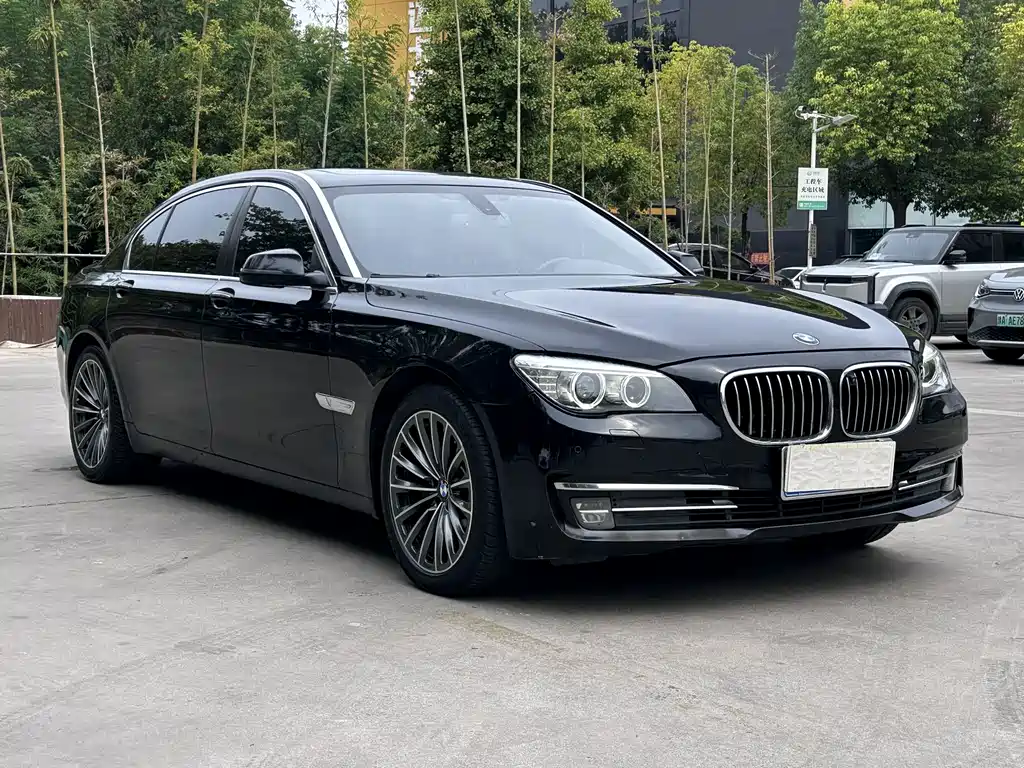 BMW 7 Series — миниатюра 3