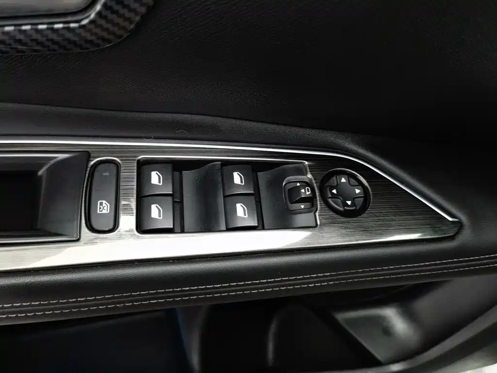 Peugeot 5008 — миниатюра 9
