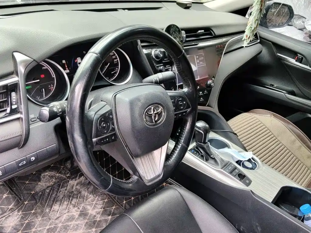 Toyota Camry — миниатюра 6