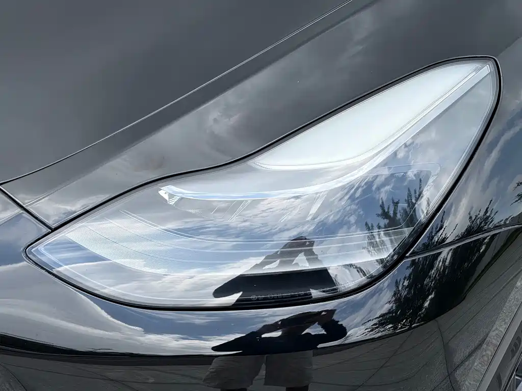 Tesla Model Y — миниатюра 11