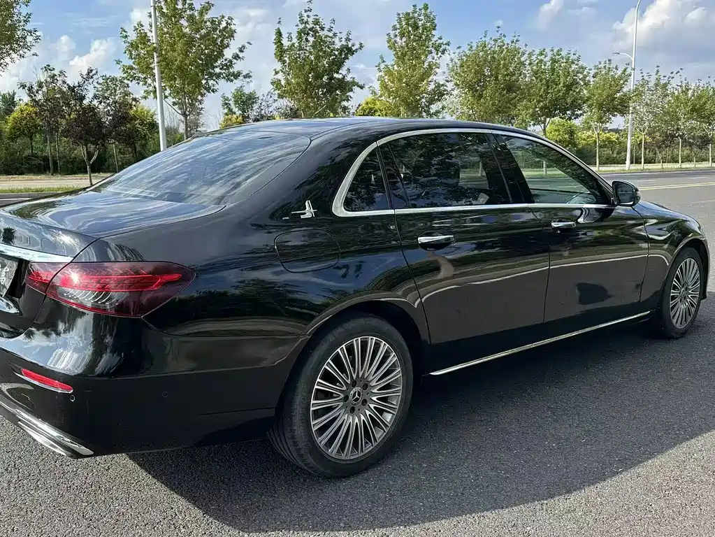 Mercedes-Benz E-Class — миниатюра 4