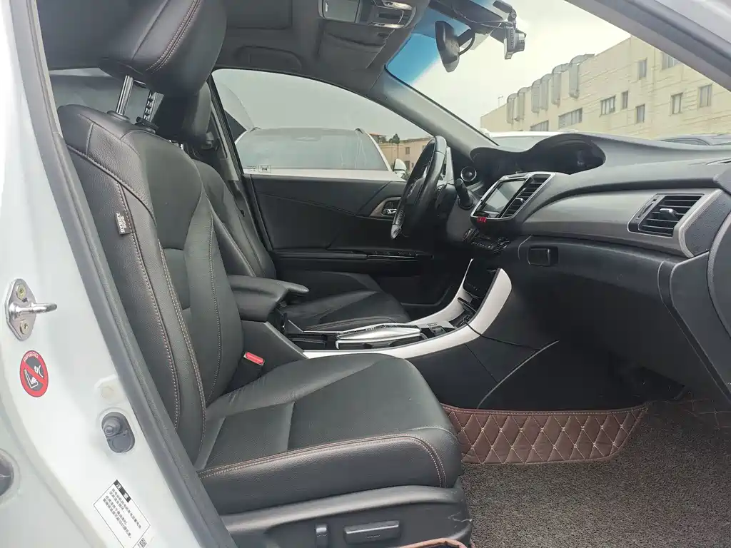 Honda Accord — миниатюра 12