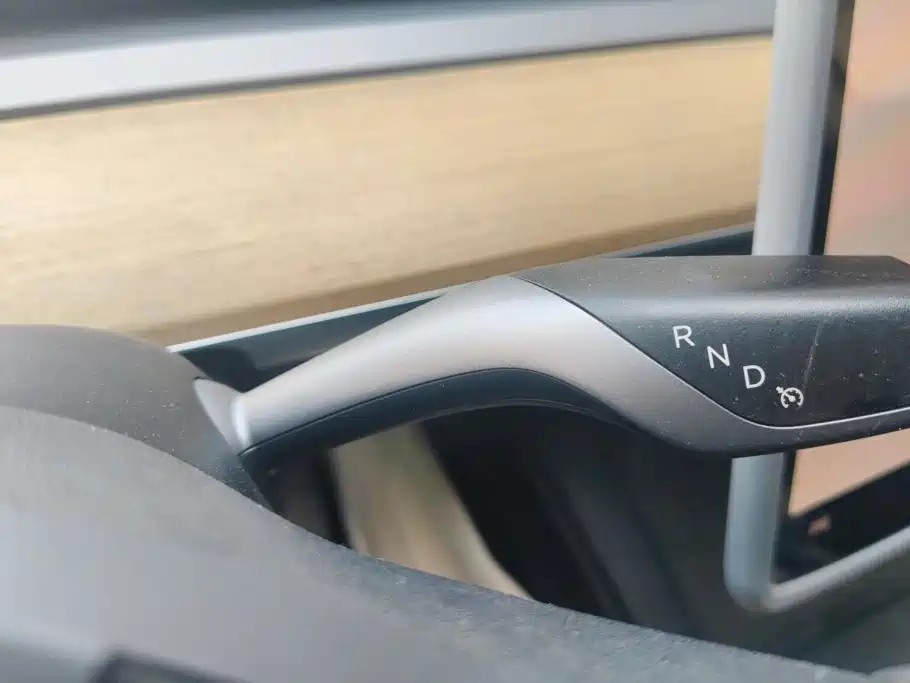 Tesla Model Y — миниатюра 16