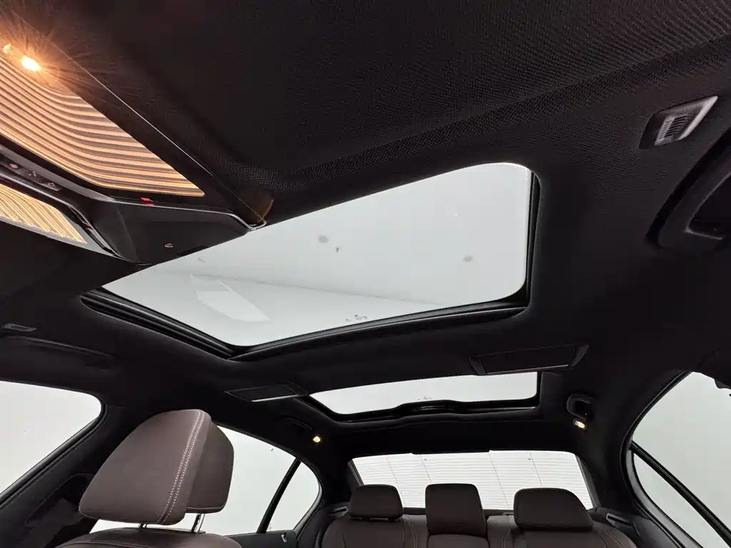 BMW 7 Series — миниатюра 14