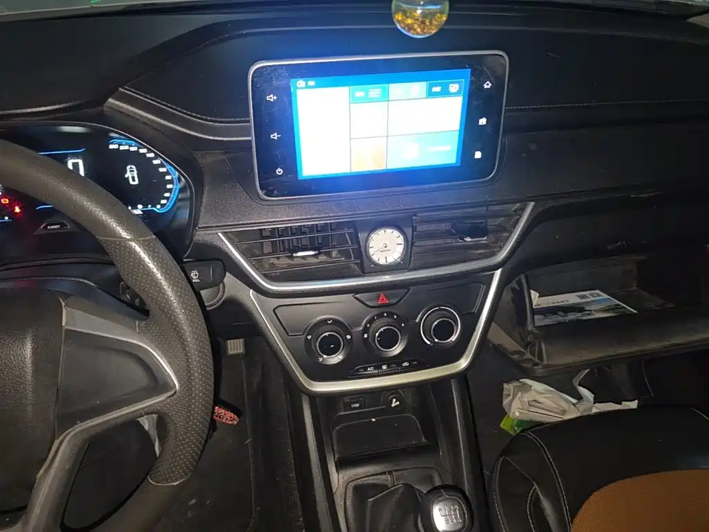 Wuling Hongguang S3 — миниатюра 13