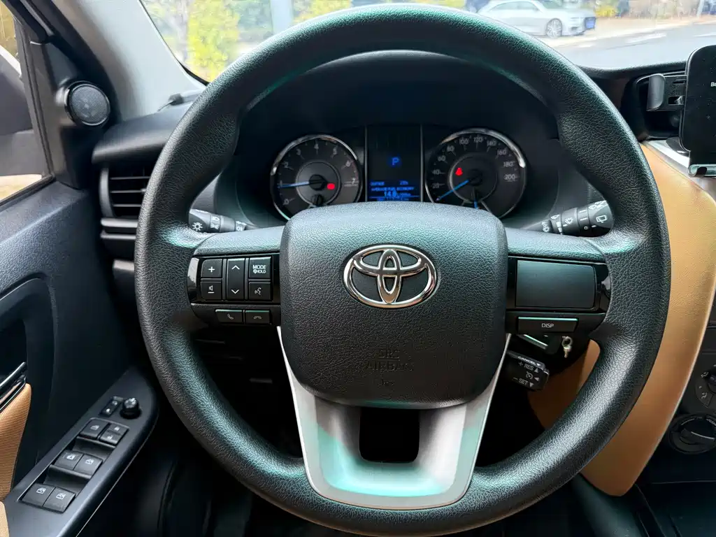 TOYOTA FORTUNER