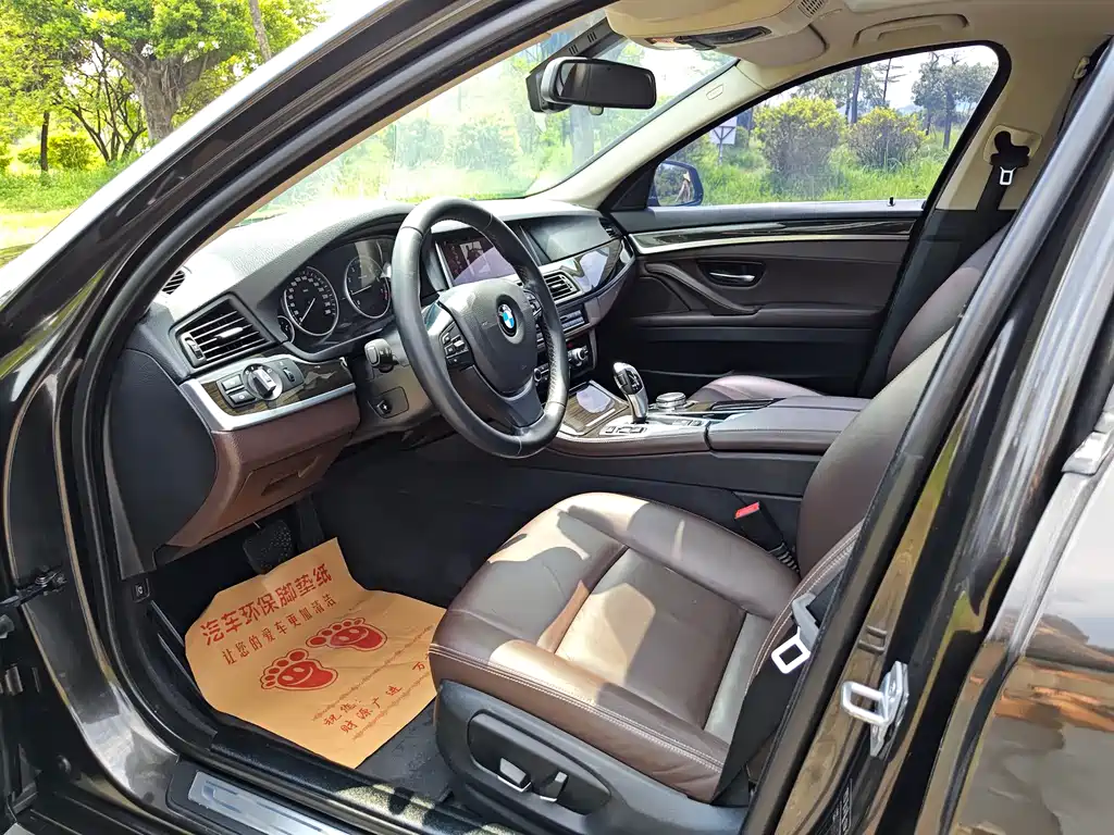 BMW 5 Series — миниатюра 9