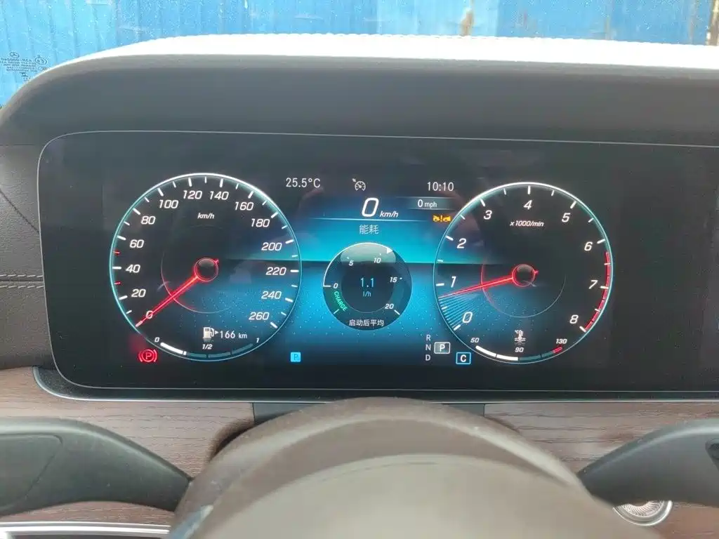 Mercedes-Benz E-Class — миниатюра 4